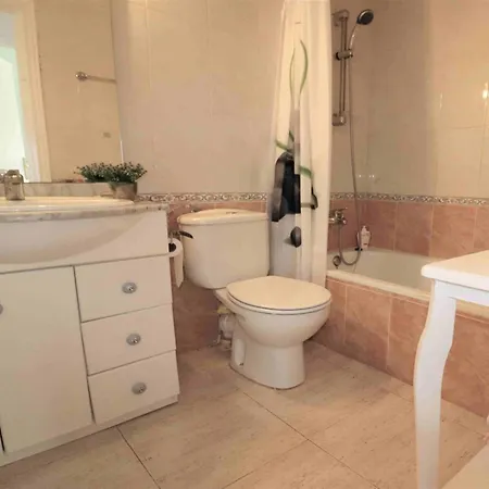Spacious With Barbecue Apartment Montjoi