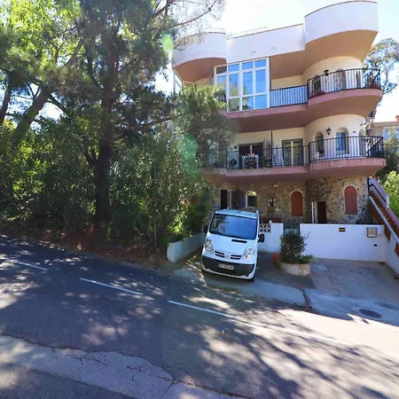 Apartment Spacious With Barbecue Montjoi