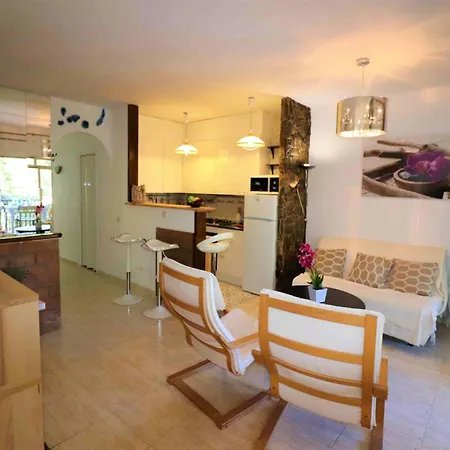 Spacious With Barbecue * Montjoi
