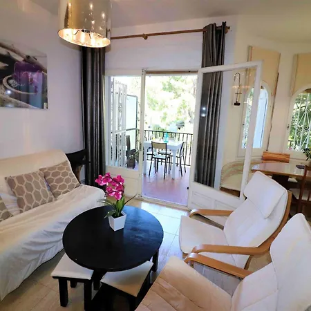 Spacious With Barbecue Apartment Montjoi
