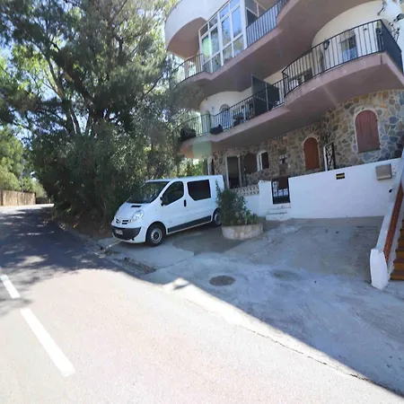 Spacious With Barbecue Apartment