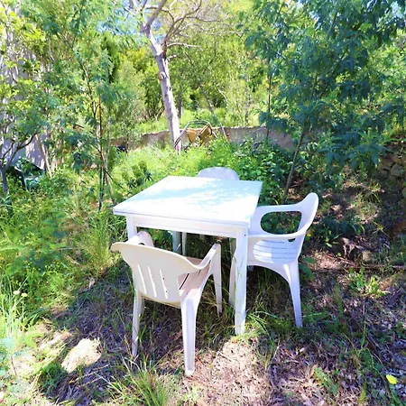 Spacious With Barbecue Montjoi