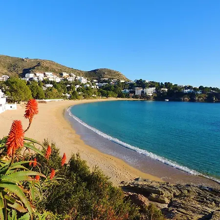 Spacious With Barbecue Apartment Montjoi