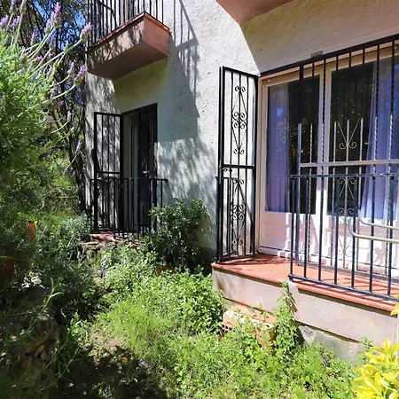 Spacious With Barbecue Apartment Montjoi