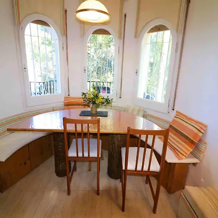 Spacious With Barbecue Appartamento Montjoi